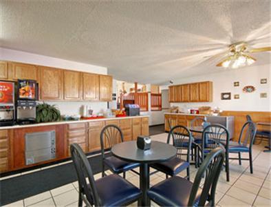 Hotel Super 8 Wichita East Kellogg Restaurant foto